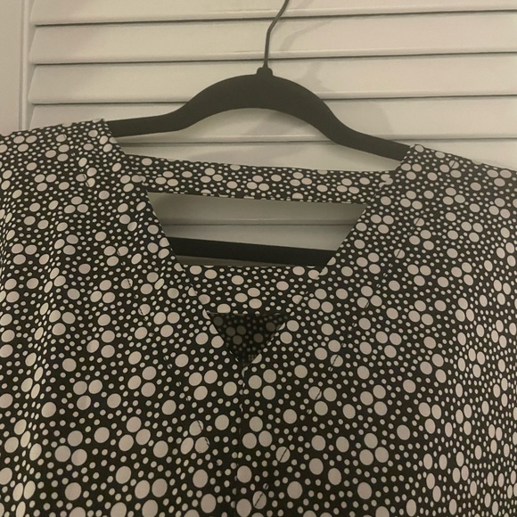COCOMO WOMAN Black and White
Polka Dot 3/4 Sleeves Top XL
Like New - Picture 6 of 6